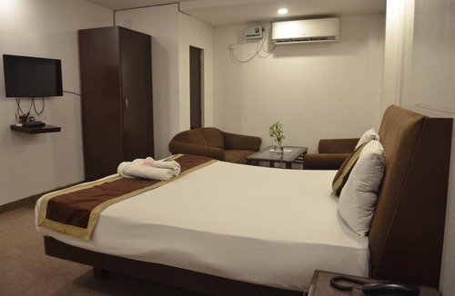 Jangpura Hotel | Preet Palace
