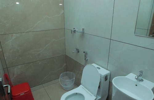 Kunnamkulam Hotel | Premier Tourist Home