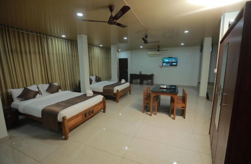Kunnamkulam Hotel | Premier Tourist Home