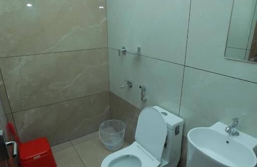 Kunnamkulam Hotel | Premier Tourist Home