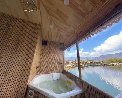 Dal Lake Boat Rental | Premium group of houseboats