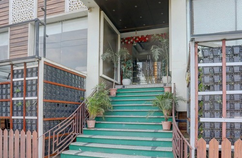 Danapur House | PremiumTHE GOLDEN CROWN HOTEL