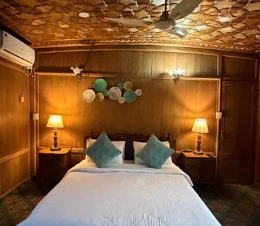 Dal Lake Bed & Breakfast | Pride Group of Houseboats