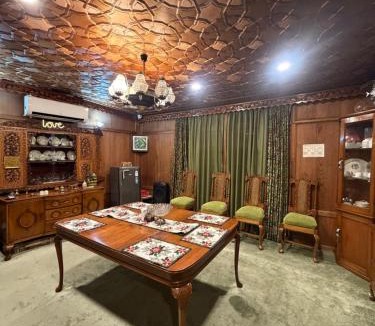 Dal Lake Bed & Breakfast | Pride Group of Houseboats