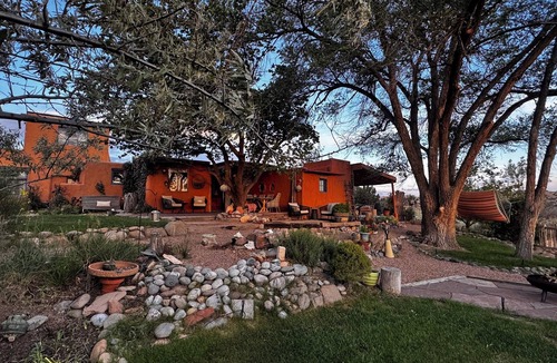 La Puebla House | Private Hiking, 6-Acre Sanctuary, Dog friendly, Hot Tub, Fireplaces, Pool