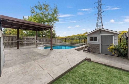 Waterloo House | Private House+Backyard Pergola Bar Oasis