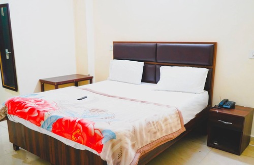 New Friends Colony Bed & Breakfast | PRIVATE ROOM IN ASHRAM