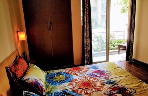 Noida Apartment | Private room in Studio Apartment with Green lawns