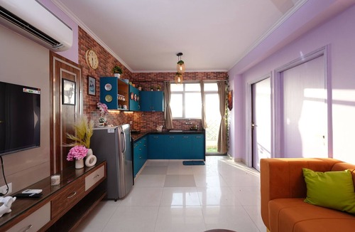 Jaipur Apartment | Purple Door Apt| Central Jaipur 2BHK w sunset view