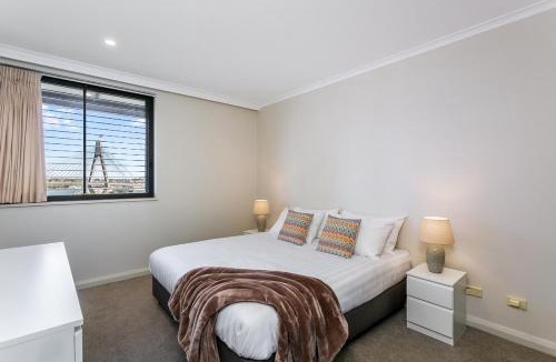 Pyrmont Apartment | Pyrmont paradise - Anzac bridge view in all rooms BOW66