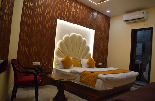 Mathura Hotel | Quaint 9-bedroom hotel with AC in vibrant Mathura