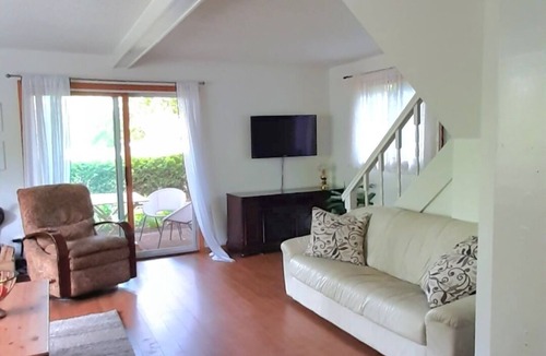 Point Clark Cottage | Quaint cottage, walking distance to beach.
