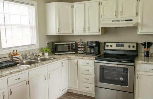 Salem Apartment | Quiet and Comfortable 2 BD in Duplex