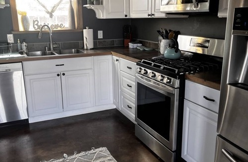 Taos House | Quiet and cozy country home with mountain views in every direction. Sleeps 6