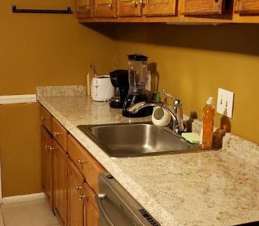 Stone Mountain House | Quiet & Convenient