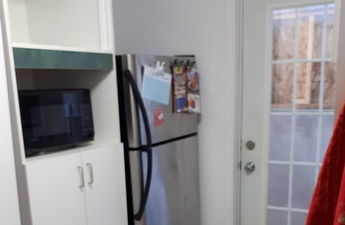 Mirabel House | Quiet well-lit accommodation welcoming