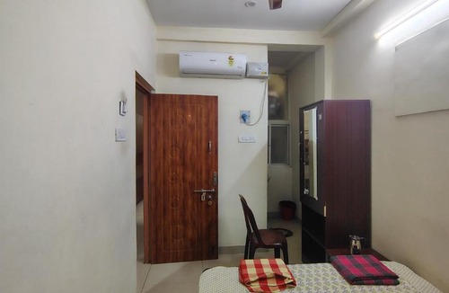 Srirangam Hotel | Radhe Krishna Guest House