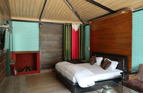 Lansdowne Hotel | Rakatal Rocks Resort