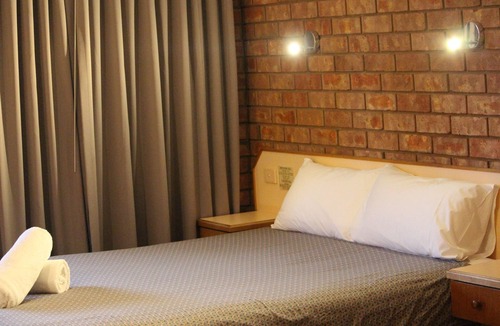 Red Cliffs Hotel | Red Cliffs Colonial Motor Lodge