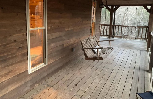 Campton Cabin | Red River Gorge secluded 2 bedroom cabin with a hot tub