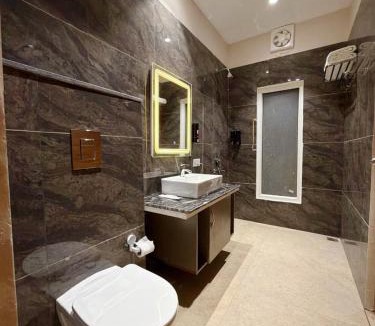 Kasauli Hotel | Reejas inn's n' suites