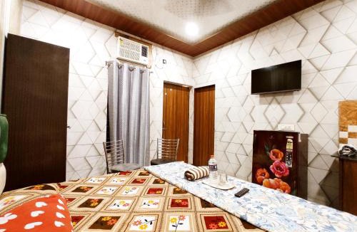 Phagwara Hotel | REGAL HOMESTAYS - Budget & Smart Rooms