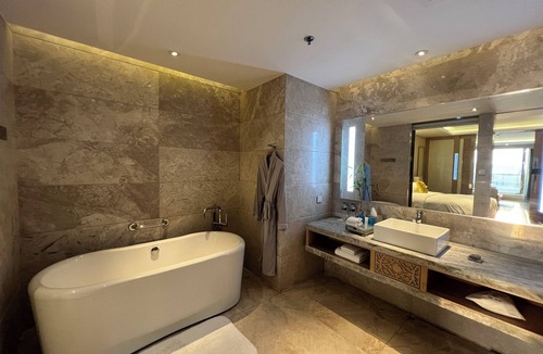 Gulshan Hotel | Renaissance Dhaka Gulshan Hotel