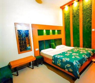 Amritsar Hotel | Revoli Inn Hotel JUST 5 MIN FROM GOLDEN TEMPLE