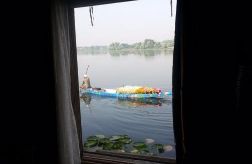 Nagin Bagh Boat Rental | RITZ Houseboats