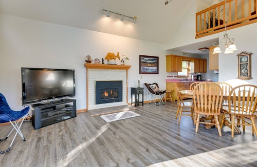 Au Gres Cottage | Riverfront Au Gres Cottage w/Fire Pit & Grill!