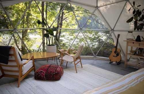 Westfir RV Rental | Riverfront Dome Escape w/Sauna