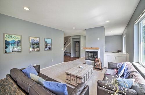 North Bend House | Riverside North Bend Oasis: Stunning Mountain View