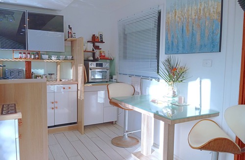 Palm Beach Apartment | Romantic cozy beach Home for budget at Majestic Palm Beach! Walk to Ocean beach!