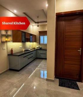 Bullawala House | Romantic Mountain Room for Couples, Work Friendly