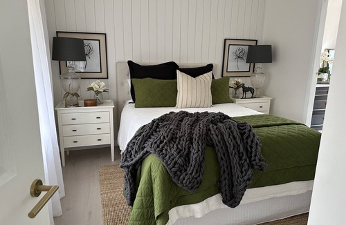 Greater Western Sydney Apartment | Romantic mountain studio with fire pit