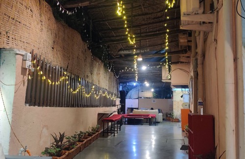 Koregaon Park Hotel | Rooms with air-conditioning, private bathrooms,showers, TVs,wardrobes. Free WiFi