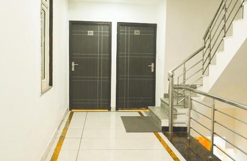 Mahipalpur Hotel | Roomshala 053 Tej Palace - Near IGI Airport Delhi