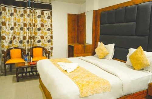 Mahipalpur Hotel | Roomshala 053 Tej Palace - Near IGI Airport Delhi