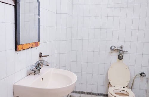 Lajpat Nagar Hotel | Roomshala 112 Hotel Blissbourn