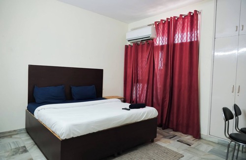 Lajpat Nagar Hotel | Roomshala 112 Hotel Blissbourn