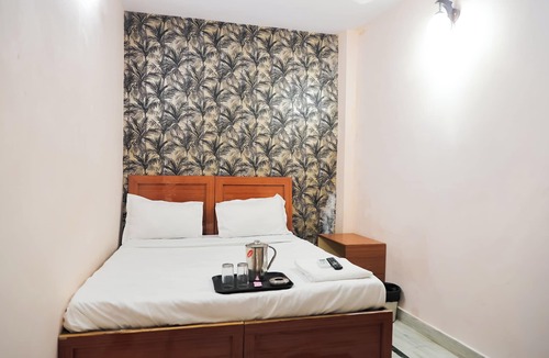 New Delhi Hotel | Roomshala 126 Mannat Inn