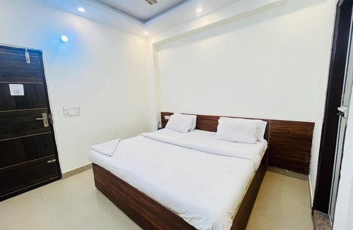 Mayur Vihar Phase 1 Hotel | Roomshala Hotel Pub G
