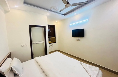 Mayur Vihar Phase 1 Hotel | Roomshala Hotel Pub G