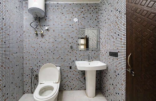 Sector D Hotel | Roomshala Poonam Villa - Fortis Hospital