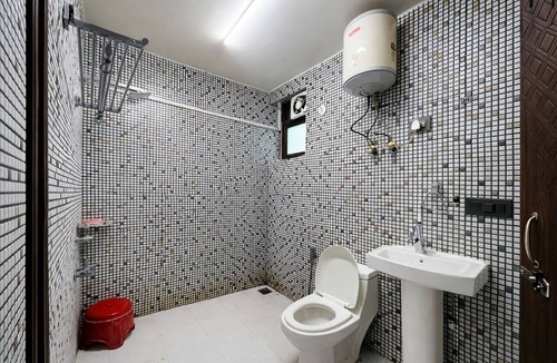 Sector D Hotel | Roomshala Vasant Villas- ILBS Hospital