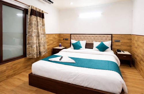 Sector D Hotel | Roomshala Vasant Villas- ILBS Hospital
