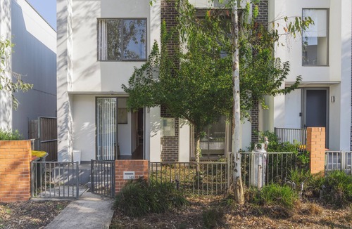 Rouse Hill House | Rousehill/4Br/Near train station/near shopping/park/swimming pool/