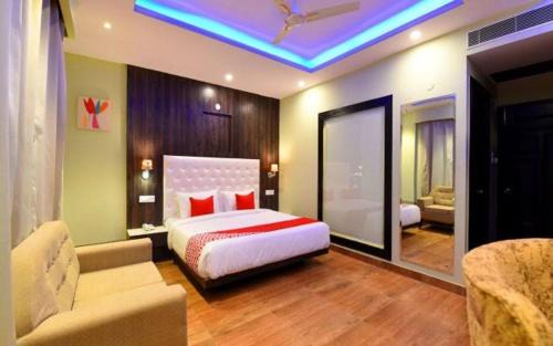 Baldeyan Hotel | Royal Ace Mashobra with balcony and view