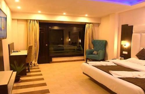 Baldeyan Hotel | Royal Ace Mashobra with balcony and view