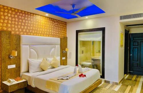 Baldeyan Hotel | Royal Ace Mashobra with balcony and view